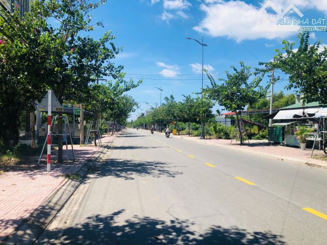 Bán 20x30m (595m2) có 200m2 thổ cư Mặt tiền Đường Nguyễn Du Cam Bình - Cách Coco Beach 5P - 1