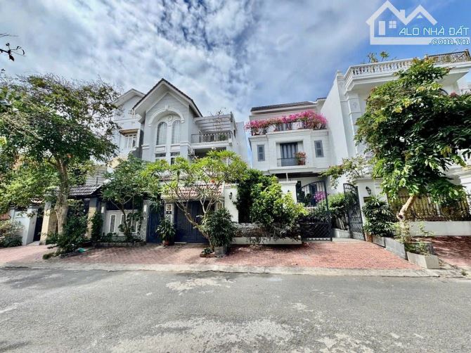 Chuyên bán biệt thự Nam Long, Trần Trọng Cung, Võ Thị Nhờ, quận 7 - 1