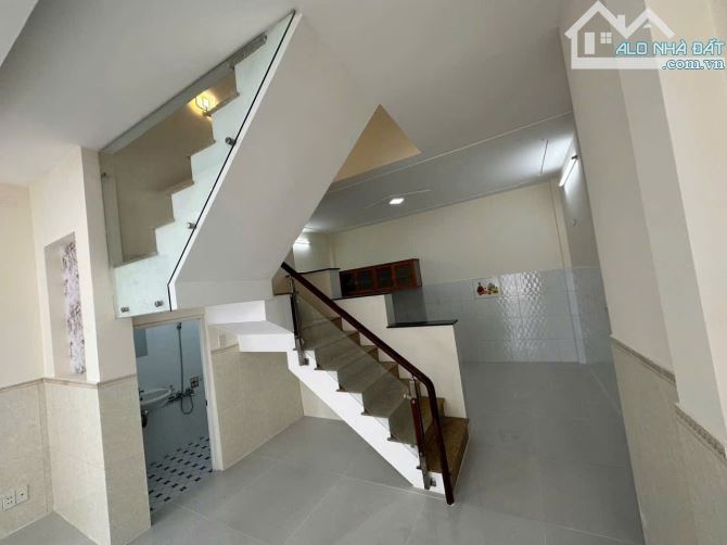 cần bán gấp nhà MTKD 10m ngay trung tâm chợ vải Phú Thọ Hoà - 5x15m - 2 tầng - Giá 7,5 tỷ - 1