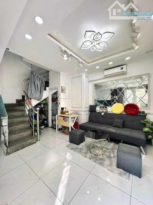 Bán nhà Hoàng Văn Thụ PN, 5 tầng, mặt tiền rộng mênh mông, sổ đẹp, nhỉnh 5 tỷ - 1