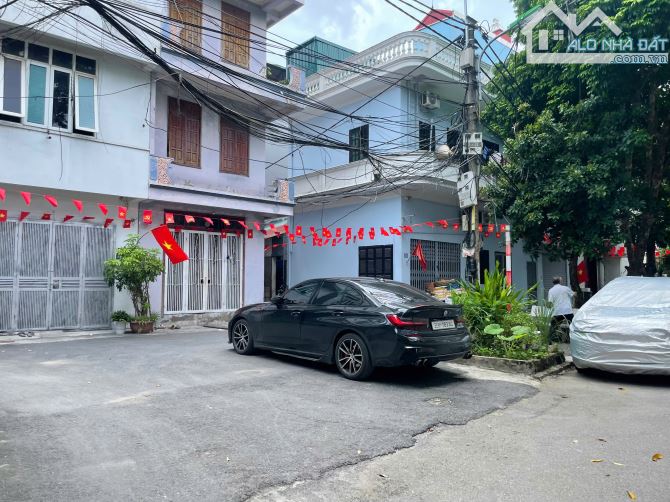 10.99 Tỷ - Bán nhà Đức Giang - Ô tô đỗ cửa - 50m2 - khu dân trí cao - vài bước chân ra phố - 1
