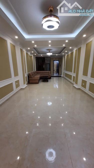 Bán nhà phân lô Phố Trần Quốc Hoàn, 40m2, 5 tầng, 2 thoáng, gần phố, nhỉnh 12 tỷ - 1