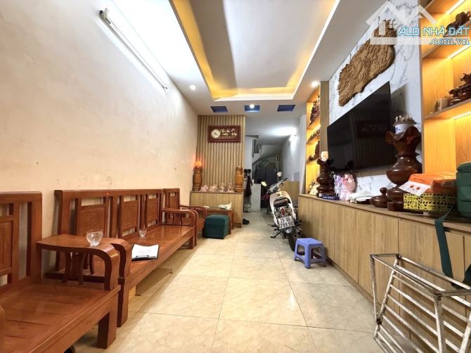 ✅LÕI CẦU GIẤY - 5 TẦNG NHÀ DÂN XÂY -DT: 32m2 _Giá Chào 7.2 tỷ _ Ngõ thông tứ tung đẹp. ✅ V - 1