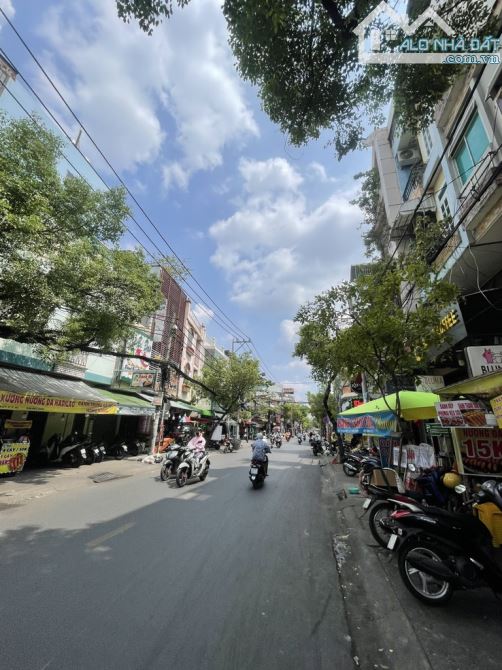 Nhà 3 tầng ở p 3 -  Bình Thạnh - Xe hơi hơi đỗ cửa. - 1
