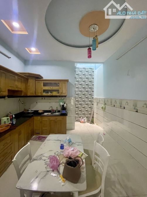 Ngay ngã tư Bốn Xã, 55m2, 2 tầng, hẻm 4m, chỉ 5.4 tỷ TL - 1