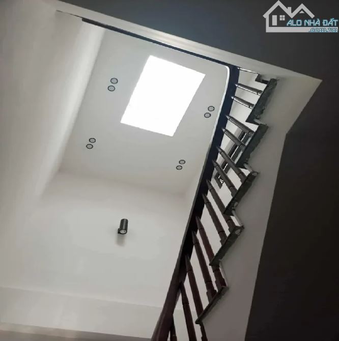 BÁN GẤP NHÀ ĐẸP DÂN XÂY CẦU GIẤY ,NGÕ THÔNG THOÁNG SỔ ĐỎ VUÔNG, DT 45M2, GIÁ NHỈNH 10 TỶ - 1