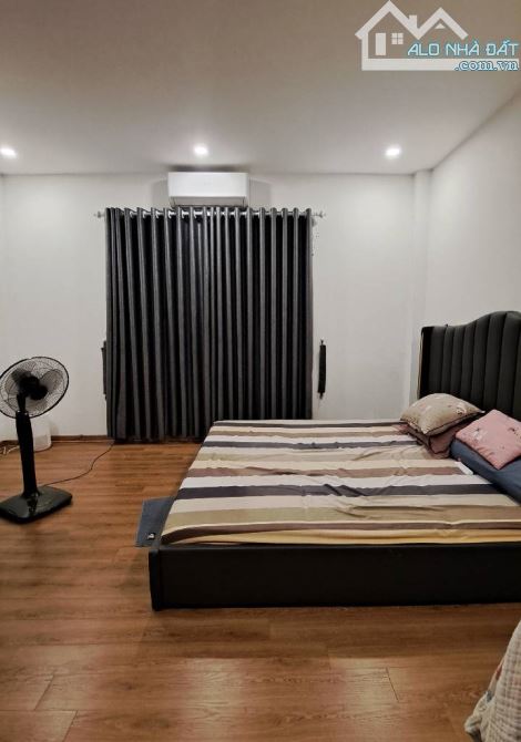 BÁN NHÀ PHÚC LỢI -MẶT TIỀN 4.5 M - 2 MẶT THOÁNG TRƯỚC SAU- 5 TẦNG - 1