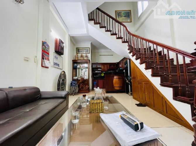 Bán nhà Đường Láng, phân lô, cực gần oto, nhà đẹp ở ngay, DT 40m2 x 4T, MT 4.2m, chỉ 10 tỷ - 1