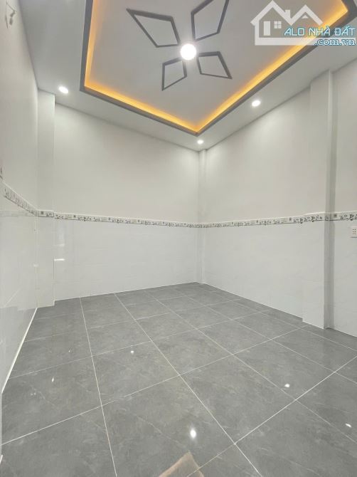 Âu Cơ – Nhà Lô Góc gần MT – 63m² – 2 Lầu – Giá rẻ 4.8 tỷ - 1