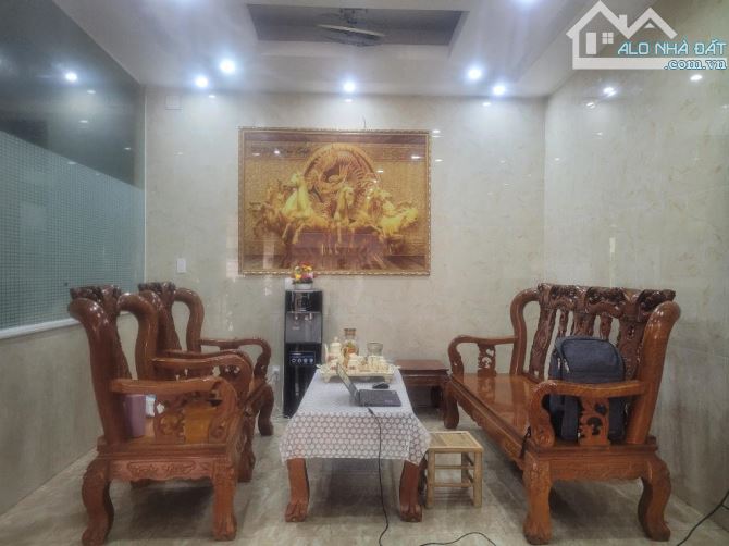 Hẻm 6m Nguyễn Thị Minh Khai-ngang 7.5M-5 tầng-thang máy-sổ vuông-giá tốt - 1