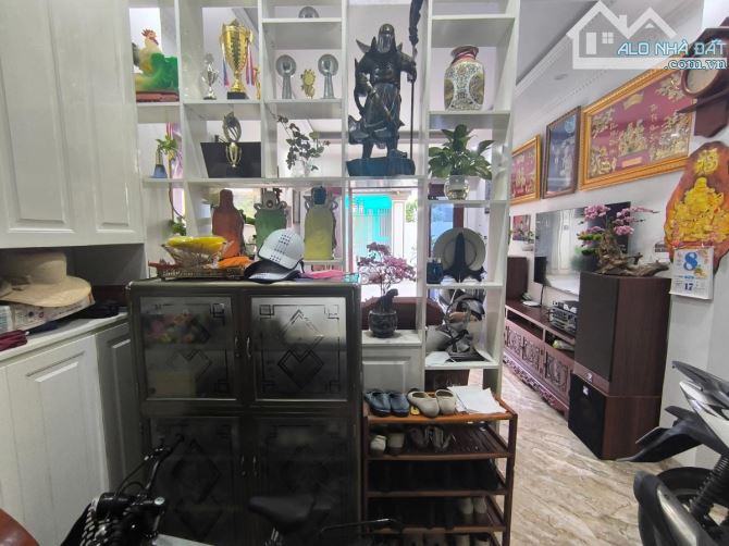 bán nhà ngọc thụy gần công viên -gần chợ- ô tô thông - thang máy - 38m2 - giá chỉ 12 tỷ - 1
