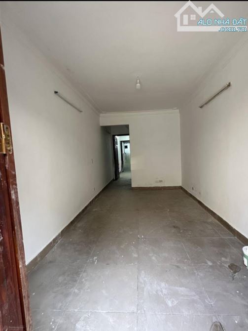 Cho thuê nhà ngõ ô tô 192 Phố Lê Trọng Tấn, 70m2 x 2 tầng, 3 ngủ, 8 Triệu KD, VP, ở - 1