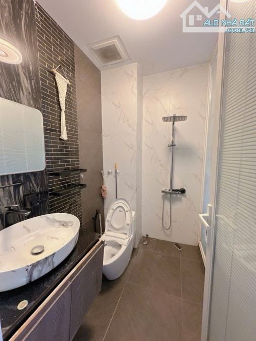 Bán nhà ngay Độc Lập, Tân Phú, xe tải vi vu, 4 tầng, DT: 4x15, giá chỉ 9,x tỷ - 12