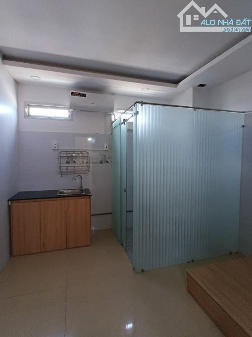 Bán tòa nhà CHDV 8 tầng mặt tiền Lê Văn Thọ, P.8, Gò Vấp dòng tiền 100tr/th 180m2 - Giá 31 - 12