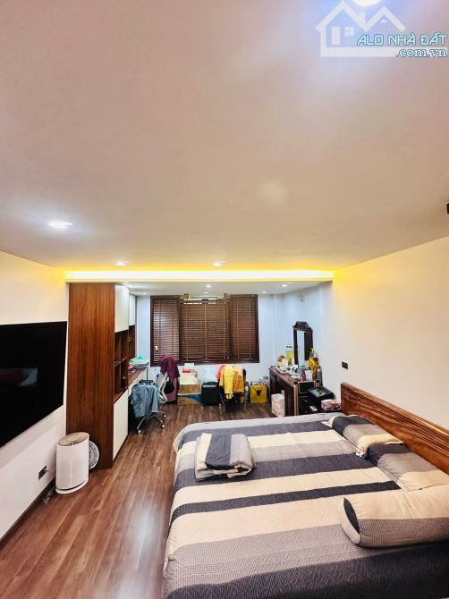 Nhà dân xây giữ gìn, full nội thất, 20m oto 89 Lạc Long Quân, sổ 40m2 dân trí. Giá 12 tỷ - 13