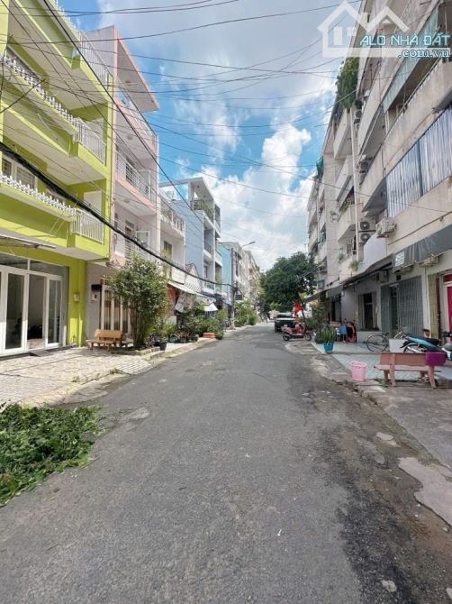 Bán nhà ngay Độc Lập, Tân Phú, xe tải vi vu, 4 tầng, DT: 4x15, giá chỉ 9,x tỷ - 13