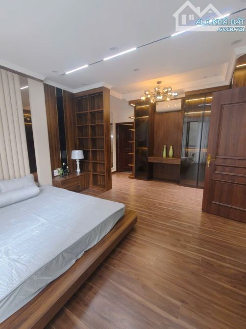 Đẳng cấp sang trọng, ngõ 409 Kim Mã, oto 20m, full nội thất thang máy, 46m2. Giá 15.5 tỷ - 17