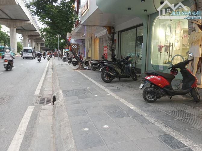 Chủ Vay Bank gảm 50 Tỷ - nhà Mặt phố Cầu Giấy - 586m2 - Mặt tiền 24.5m - Giá 322 tỷ - 2
