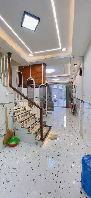Bán nhà mới  MTKD đỉnh 10M Đội Cung quận 11 dt 33m2- 3 tầng chỉ 6.8 tỷ tl - 3