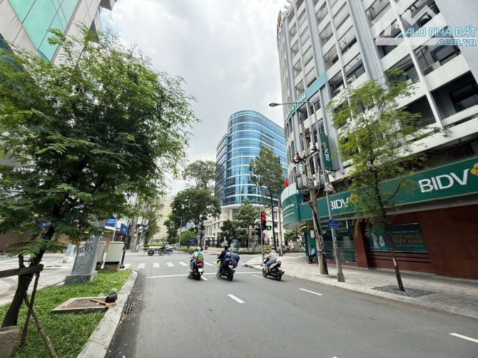 Bán Tòa Nhà MT Nam Kỳ Khởi Nghĩa Q1 - DT 8.5x26m - 2Hầm 7Tầng - HĐT: 500Tr - Gía :240Tỷ - 2