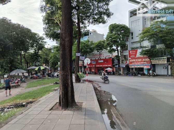 Bán nhà mặt phố Nguyễn Hữu Thọ - Vỉa hè rộng - kinh doanh sầm uất - 200m2 - MT 8m - 150 tỷ - 2