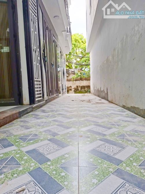 NHÀ PHỐ VIỆT HƯNG  HÀNG XÓM VINHOMES HARMONY  DT33M 5T GIÁ 5,9 TỶ NGÕ NÔNG RỘNG GẦN PHỐ I - 2