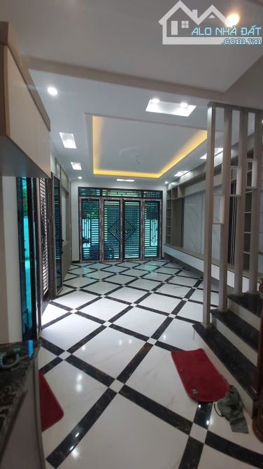 Bán nhà căn góc 3 mặt thoáng, 2 cửa, full nội thất tại Mậu Lương - Kiến Hưng - Hà Đông - 2