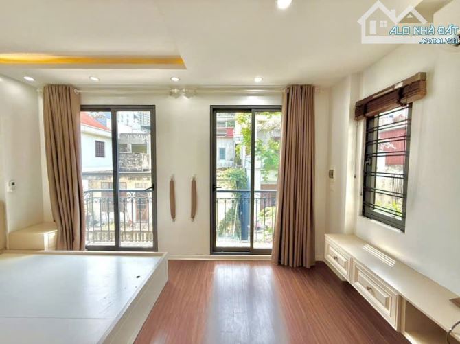 HIẾM -BỒ ĐỀ - LÔ GÓC-KD.GARA Ô TÔ -FULL NT - DT 42M * 5 TẦNG- MT 4,4M HƠN 12 TỶ - 2