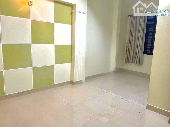 Nhà lê văn lương - Pk - Hẻm xe hơi DT:90m2=5*18 giá : 7toi - 2