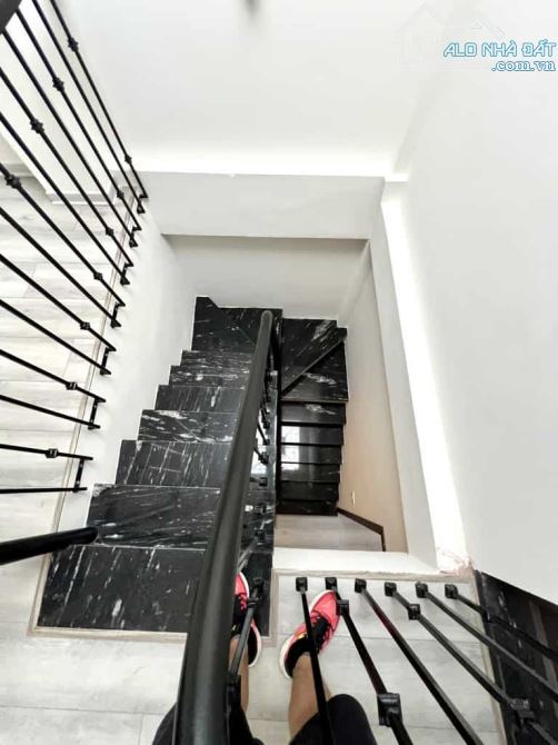 Bán Nhà Hoàng Mai 43m2 dân xây 4 tầng,4 phòng ngủ ở luôn.Giá 5.7 tỷ! - 2
