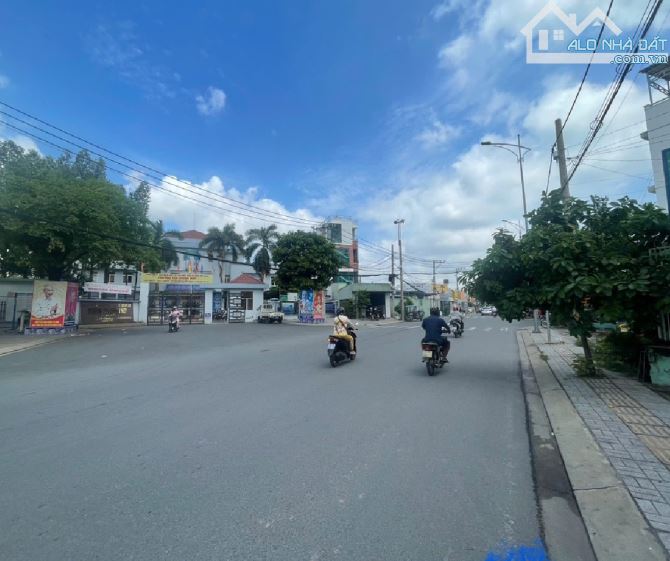 Hơn 4TỶ xíu, bán nhà TRẦN THỊ NĂM Q12. Dài 26m, CN đủ 94m2. Hẻm 7m XE TẢI. Gần MẶT TIỀN - 2