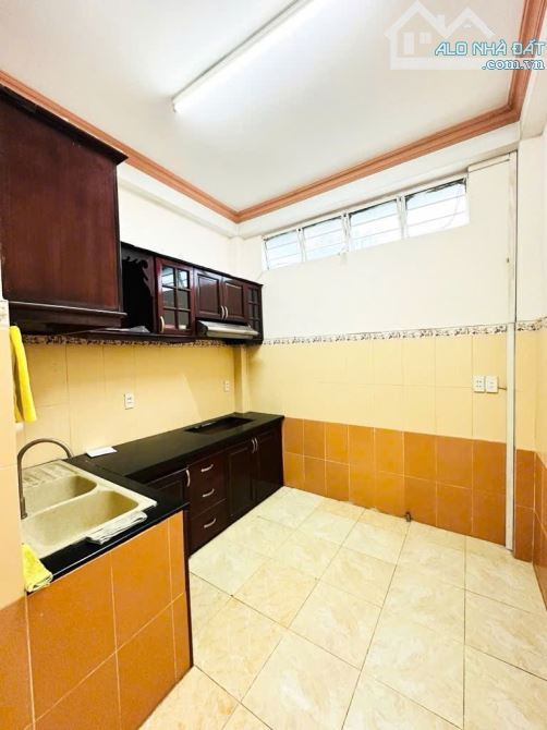 SÁT MẶT TIỀN 3 CĂN Nguyễn Hồng Đào , Tân Bình , khu vip Bàu Cát  vị trí Cực đẹp Hẻm xe Hơi - 2
