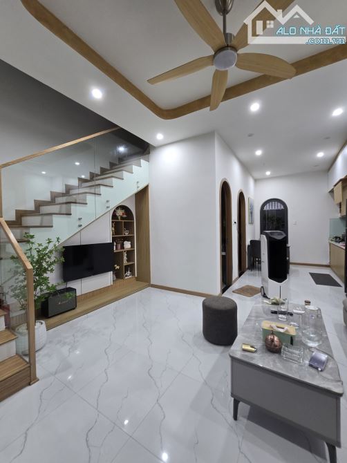 Chính chủ cần bán nhanh căn nhà 3 tầng đường đống đa. Hải Châu - 2