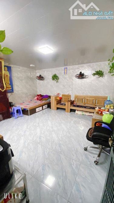 Cho thuê nhà nguyên căn Bạch Đằng 45m2 x 3 tầng, nội thất cơ bản, 12tr - 2