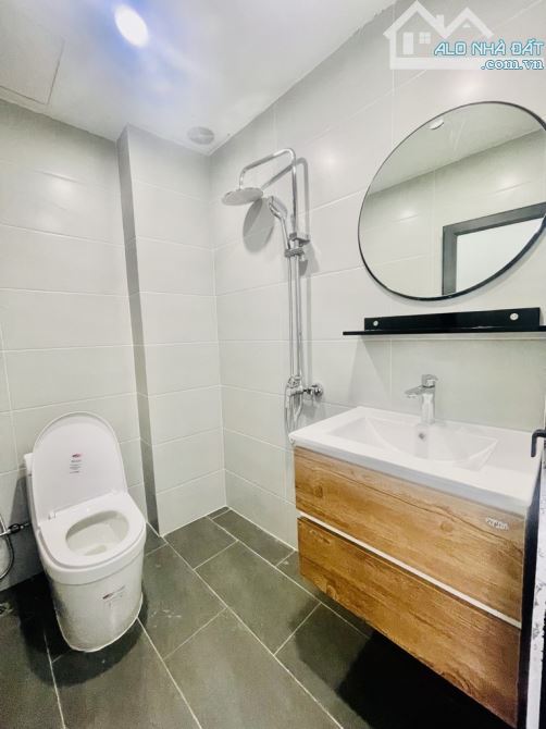 NHỈNH 8t.y - NHÀ MẶT NGÕ - LÔ GÓC - 35m2 x 4 Tầng - CÁCH MẶT PHỐ 60m - 2