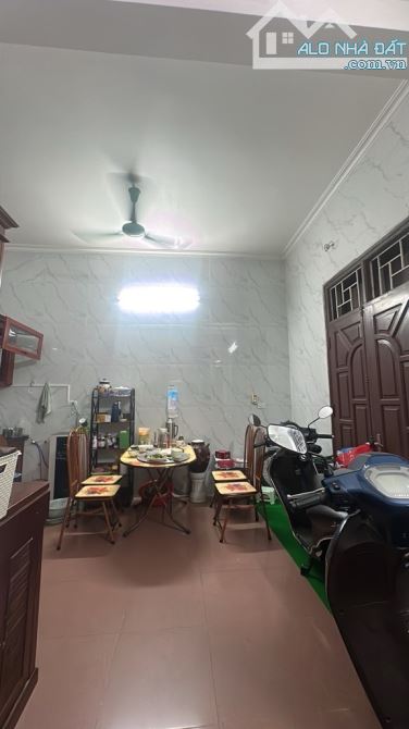 Bán nhà dân xây độc lập phố Sài Đồng, Long Biên 46m2 mặt tiền khủng, 3 tầng, giá chỉ 6,7đ - 2