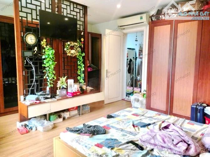BÁN NHÀ HOÀNG QUỐC VIỆT 62m2. HAI THOÁNG + GARA Ô TÔ, 2 Ô TÔ TRÁNH TRƯỚC NHÀ - 2