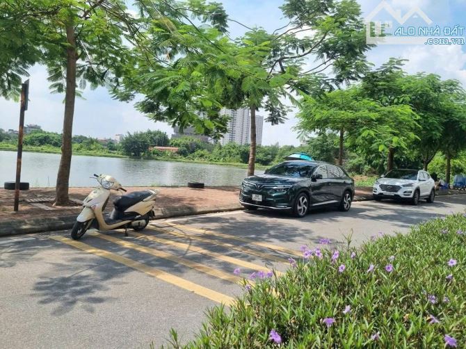 Tái định cư X6 Cổ Linh view hồ vỉa hè oto tránh, Dt 50m2 - MT 4.5m - 2