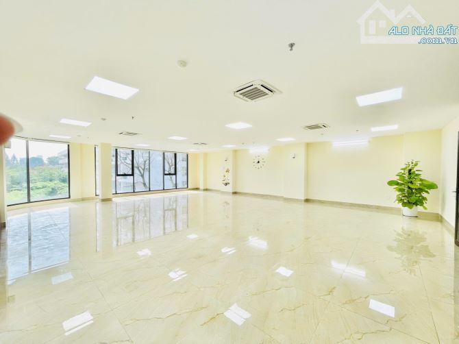 Gấp! Còn trống duy nhất 1 sàn mặt phố Trần Bình 120m2 giá chỉ từ 15tr/tháng - 2
