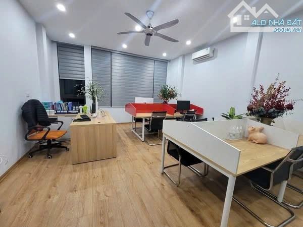 Cho thuê nhà riêng ngõ 850 đường Láng - Đống Đa - Ô tô đỗ cửa vào nhà. - 2