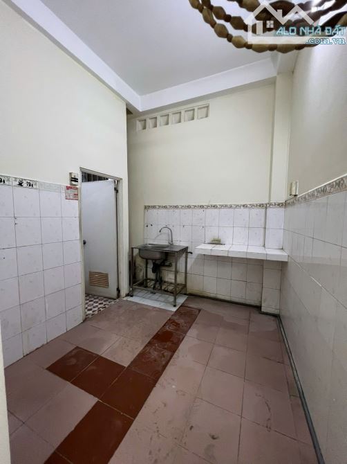 Cho thuê nhà nguyên căn đường Đồng Đen phường 14 quận Tân Bình 2PN giá 9 triệu - 2