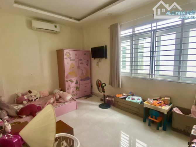 322m2, biệt thự sân vườn Nguyễn Văn Quỳ, giảm sâu còn 18.5 tỷ. - 2