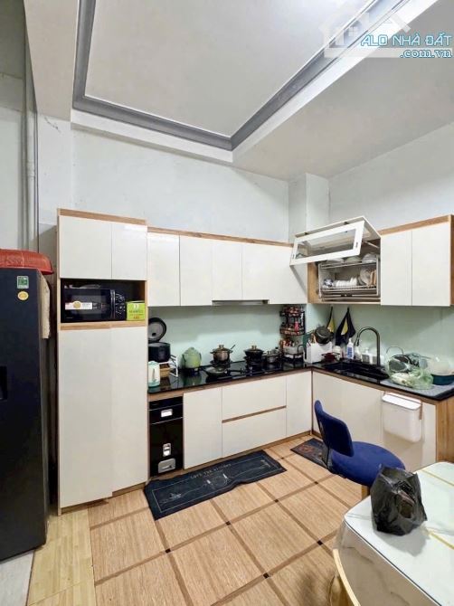 VƯỜN LÀI - TÂN PHÚ - HẺM NHỰA 8M - 4 TẦNG KHU DÂN TRÍ CAO - Dt (4x15) - Giá chỉ 7.85 Tỷ tl - 2