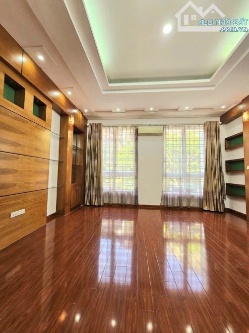 Ôtô tránh Phạm Tuấn Tài (Hoàng Quốc Việt) 58m/5Tầng/MT 5m 32 Tỷ, Ngõ To Hơn Phố - 2