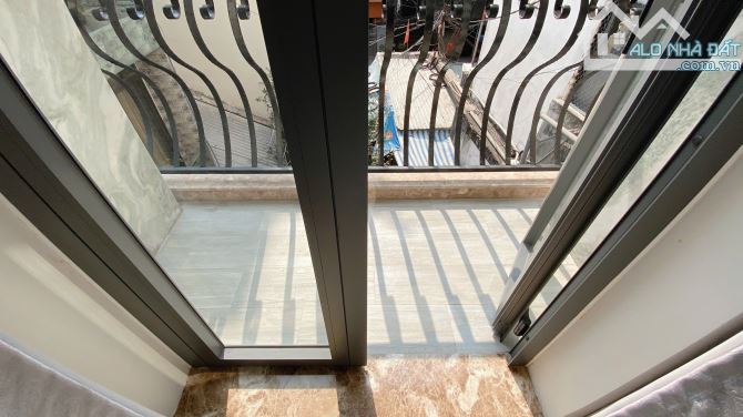 Cho thuê căn hộ ban công, Q1, Đường Trần Hưng Đạo, gần Công Viên 23/9, Cầu Nguyễn Văn Cừ - 2