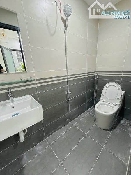 NHÀ ĐẸP ĐINH TIÊN HOÀNG - DTSD 40M2 - 2 TẦNG - HẺM XE HƠI - NHĨNH 3 TỶ -  BÌNH THẠNH . - 2