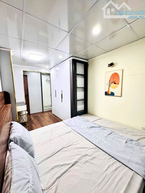 Tập thể tầng 3 lô góc phố Hồng Mai 70m , ô tô chân cầu thang - 2