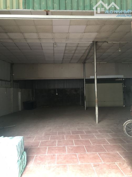 Cho thuê kho xưởng khu đô thị Văn Khê. DT 250m2, MT 10m, điện 3 fa, xe công đỗ cửa giá - 2