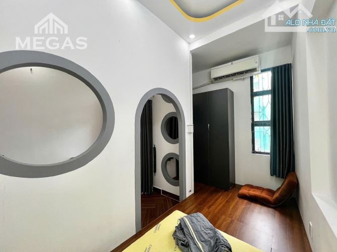 Phòng quận 3 đường lê văn sỹ ban công 30m2 - 2