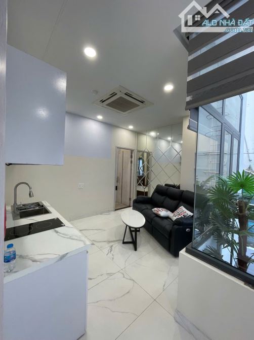 Khách sạn Mini HXH Khúc Đẹp Lý Tự Trọng, SG, Q1, 4,5x19m HĐT: 100 triệu/tháng giá 42 tỷ - 2